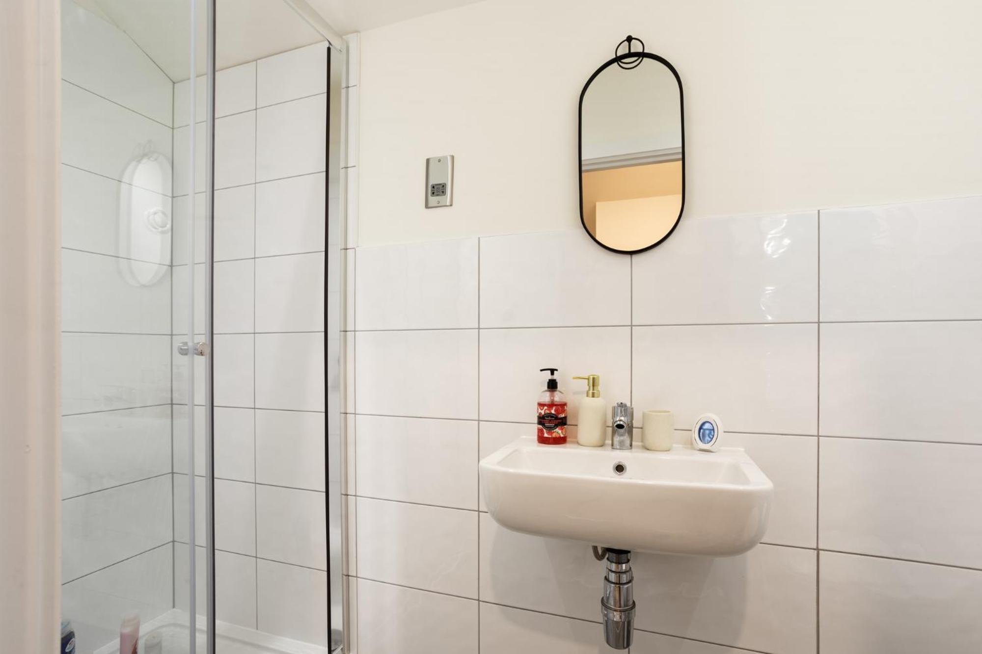 Modern And Cozy Two-Bed Apartment In Bradford Μπράντφορντ Εξωτερικό φωτογραφία
